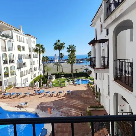 Puerto De La Duquesa * مانيلفا